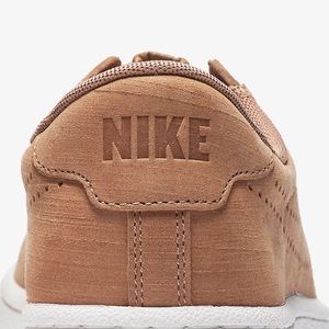 nike ez slip on tennis shoe